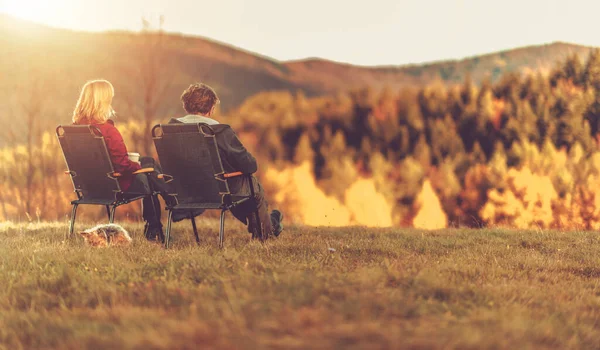 Caucasian Couple Enjoying Outdoor Autumn Scenery Seating Middle Nowhere Dog — Stock Photo, Image