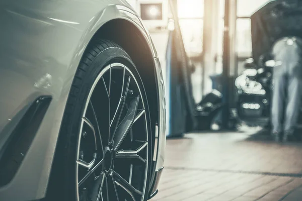 Modernes Auto Auto Autorisierte Service Station Wartet Auf Planmäßige Wartung — Stockfoto