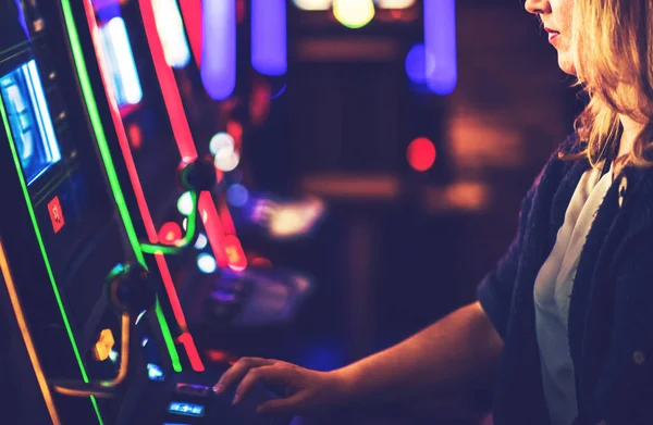 Caucasian Woman Her 30S Playing Modern Slot Machine Game Las — Stock Photo, Image