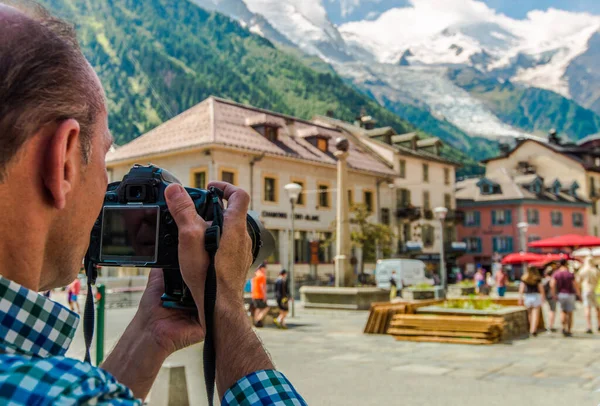 Caucasian Tourist His 60S Digital Camera Taking Picture While Vacation — Stock Photo, Image