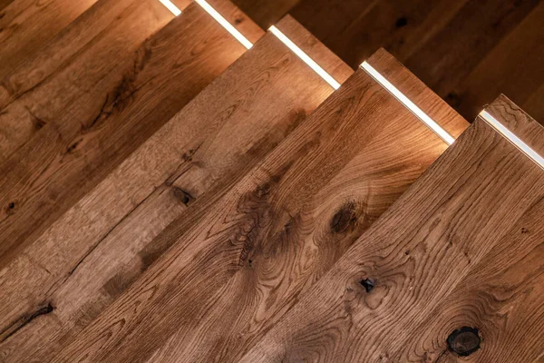 Scale Moderne Legno Scuro Residenziale Con Illuminazione Led Foto Vicino — Foto Stock