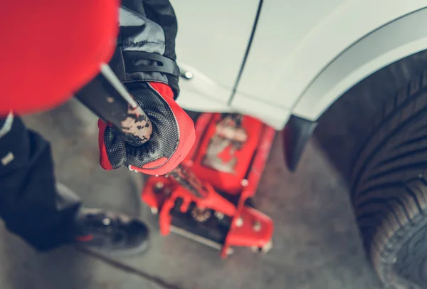 Car Service Mechanic Lifting Car Using Lift Jack Close Automotive — Stock Photo, Image