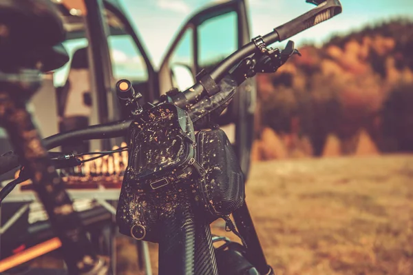 Dirty Mountain Bike Camper Van Outdoor Active Campsite Time Biking — Stock Photo, Image