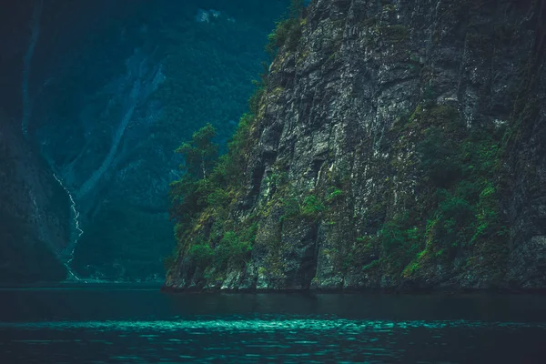 Paisagem Dramática Dos Fiordes Noruegueses Rocky Cliffs Bay Sudoeste Noruega — Fotografia de Stock