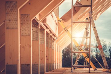 Ahşap Ev İskelet İnşaat Teması. Çatı ve Çatı Bölümü. Endüstriyel Tema.