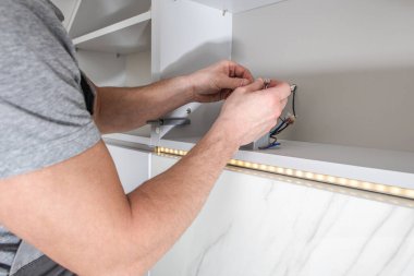 Beyaz Elektrikçinin Ev Mobilyaları Işıklandırma Kurumu. Çevre Aydınlatma.