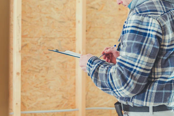 Caucasian Construction Supervisor Making Site Alle Noodzakelijke Documentatie — Stockfoto