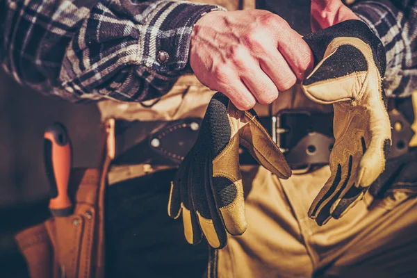 Profesional Contratista Trabajador Usar Manos Guantes Seguridad Cerca Tema Industria —  Fotos de Stock