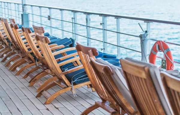 Empty Cruise Ship Main Deck Deckchairs People Cruise Vacation Theme — Stock Photo, Image