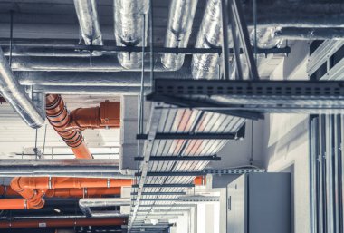 Yeni Yapılan Ticari Binanın İçerisindeki Hijyenik, Elektrik ve Isıtma Boruları Sistemi. 