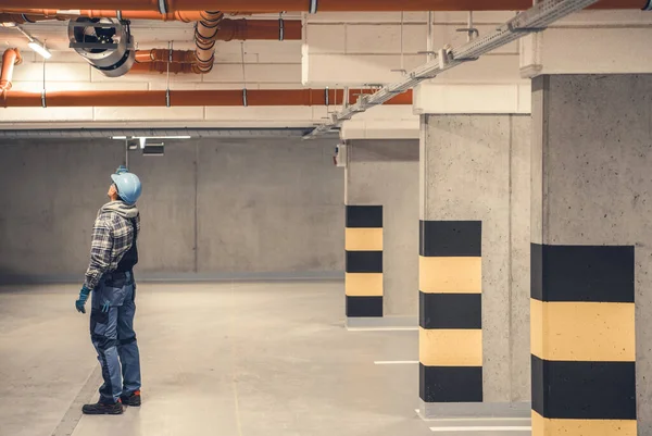 Caucasian Air Ventilation Technician His 40S Checking New Underground Garage — Stock Photo, Image