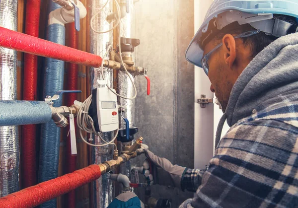 Hvac Heating Technician Робить Фінальний Огляд Системи Перевірка Всіх Гарячих — стокове фото