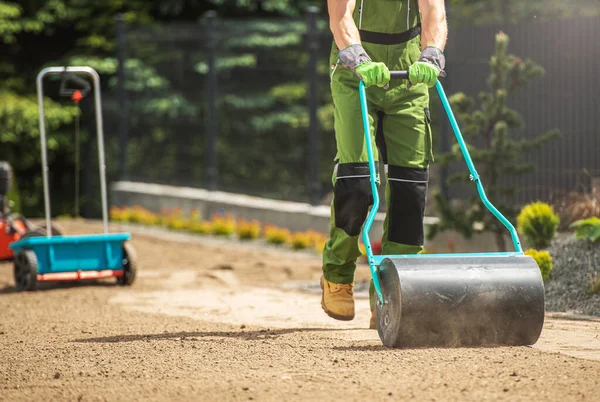 Poly Push Tow Lawn Roller Pushed Caucasian Gardener Soil Compacting — Stock Photo, Image
