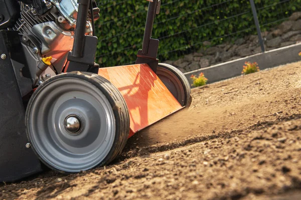 Aireador Césped Acción Fotografía Cerca Tema Jardinería Paisajismo — Foto de Stock