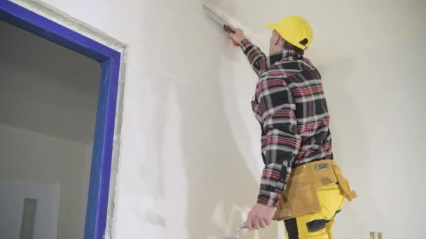 Construction Remodeling Worker His 40S Wearing Red Uniform Patching Drywall — Stock Video