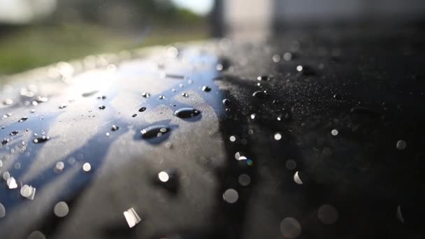 Water Druppels Een Auto Lichaam Verf Close Auto Wassen Thema — Stockvideo