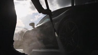 Güçlü Egzotik Araba Yıkama Baskısı