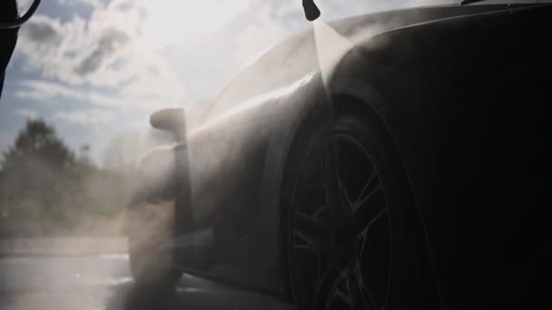 Ağır Çekimde Modern Egzotik Arabanın Güçlü Temizliği — Stok video