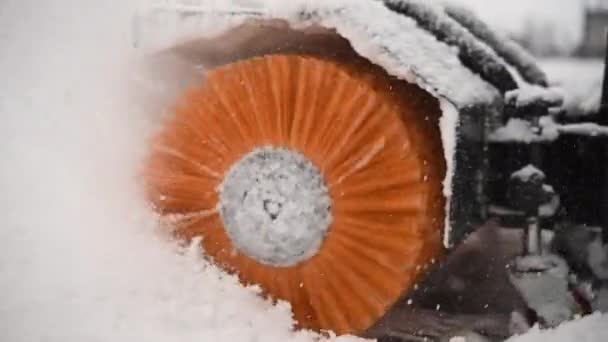 Βενζίνη Βούρτσα Ρολό Που Αποτελούν Μηχάνημα Αφαίρεσης Χιονιού Δράση — Αρχείο Βίντεο