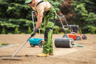 Kafkas Bahçıvanı Çimen Tohumu ve Bahçe Toprağı Hazırlama Kullanımı.