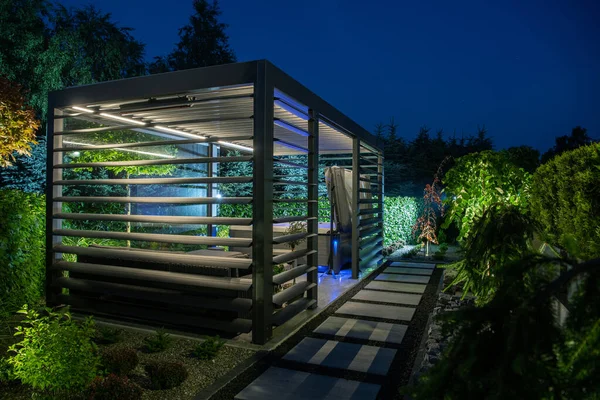 Modern Backyard Spa Shelter Bower Led Illumination Active Wall Blinds — 스톡 사진