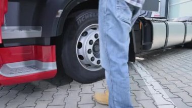 6 Haziran 2021. Krakow, Küçük Polonya. Euro Yarı Kamyon Şoförü Yine Uzun Bir Seyahate Çıkıyor