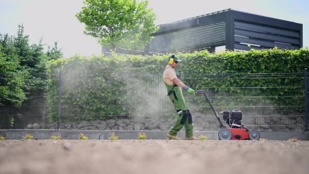 Gartenthema Benzin Rasenbelüfter Aktion Bodenvorbereitung Für Die Rasensaat — Stockvideo