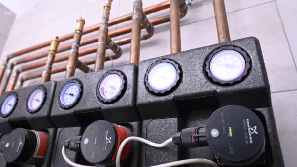 2021年6月1日克拉科夫 小波兰 供热系统高加索技师对燃气供热系统进行定期维修 — 图库视频影像