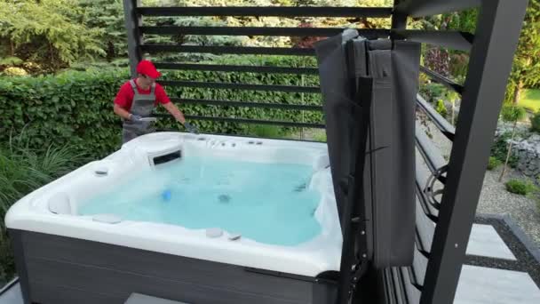 Caucasian Hot Tub Professional Technician Performing Machine Checks — Αρχείο Βίντεο