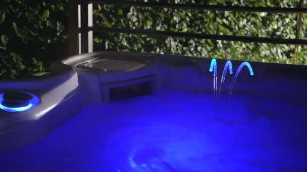 Cool Blue Led Verlicht Hardlopen Home Tuin Bubbelbad Spa Binnen — Stockvideo