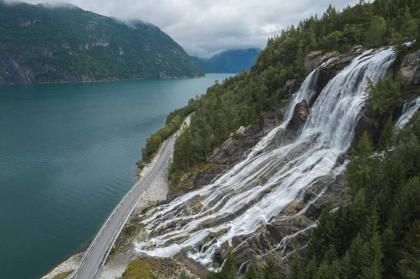 Vista Aérea Cascada Furebergfossen Noruega Condado Vestland Noruega Paisaje Escénico —  Fotos de Stock