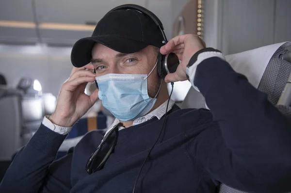 Happy Caucasian Business Class Flight Passenger His 40S Wearing Mask — Stock Photo, Image