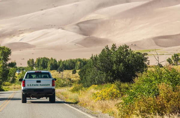 Park Ranger His Pickup Truck Road Great Sand Dunes National — Stock Photo, Image