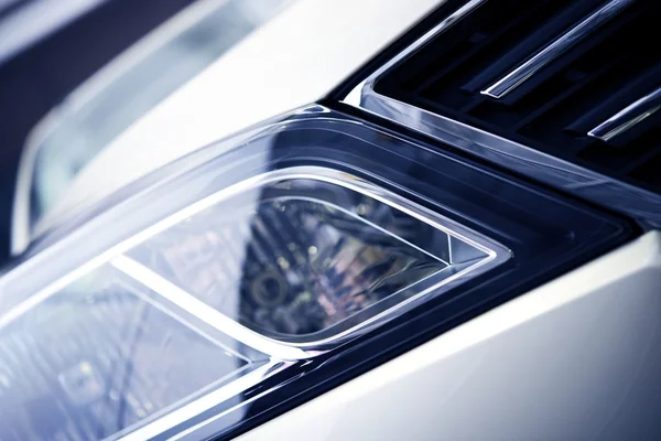 Auto koplamp close-up — Stockfoto