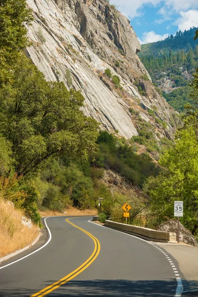 Yosemite καμπύλη δρόμου — Φωτογραφία Αρχείου