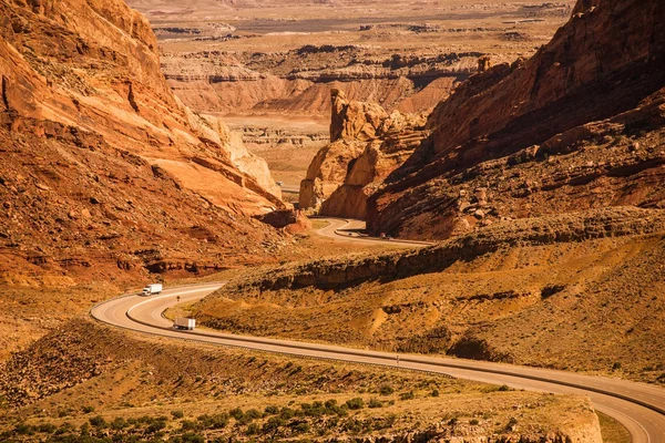 犹他州的沙漠公路 — 图库照片