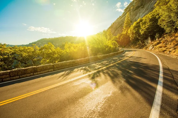 日当たりの良いヨセミテ道路 — ストック写真