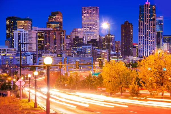 Denver tráfico nocturno — Foto de Stock