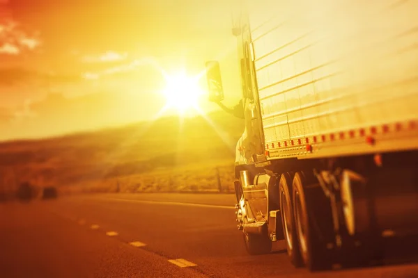 Modern Semi Truck in Motion — Stock Photo, Image