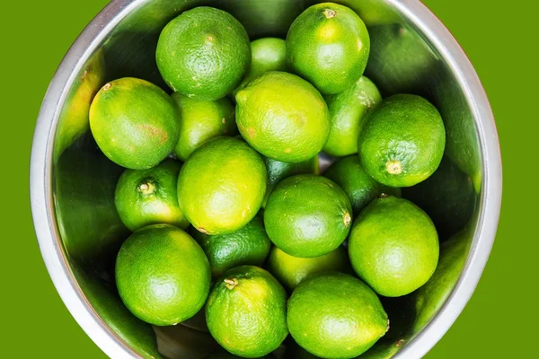 Лимоны в бочке — стоковое фото