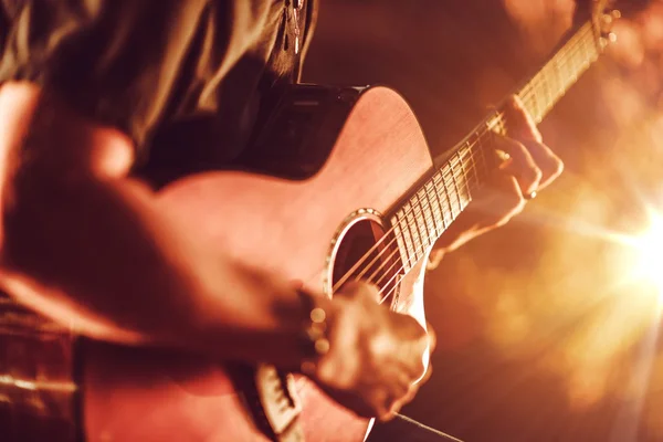 Guitarra Acústica Tocando — Fotografia de Stock