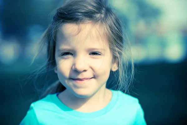 Mutlu çocuk portre kesmek — Stok fotoğraf