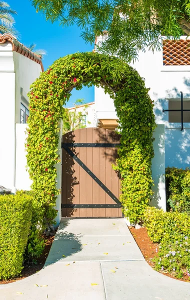 Floral huis Gate — Stockfoto