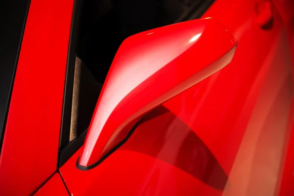 Red Car Mirror — Fotografie, imagine de stoc