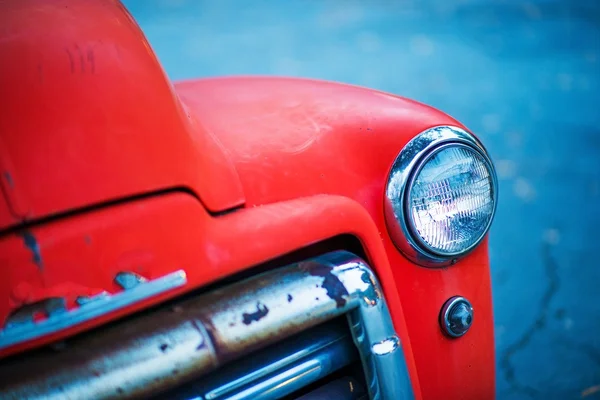 Czerwony Oldtimer Pickup zbliżenie — Zdjęcie stockowe