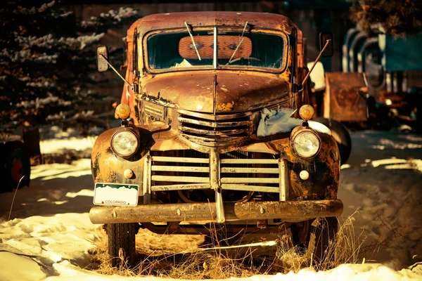 Camión de recogida oxidado envejecido — Foto de Stock
