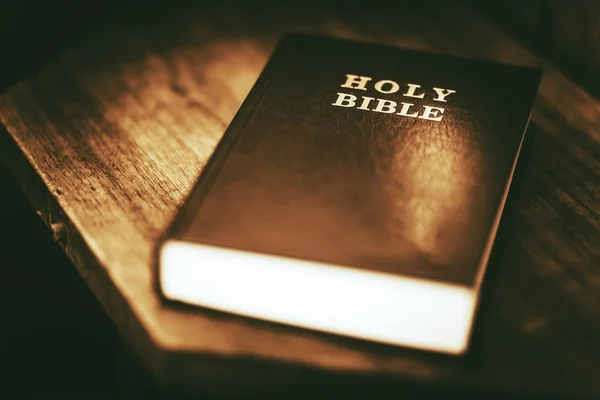 Primeros planos de la Santa Biblia — Foto de Stock