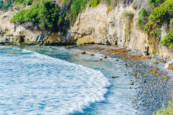 Rocky havet stranden Bay — Stockfoto