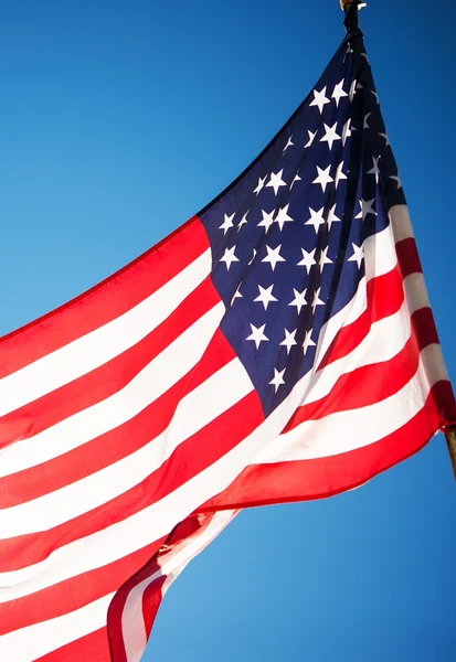 Αμερικανική σημαία στον άνεμο — Φωτογραφία Αρχείου