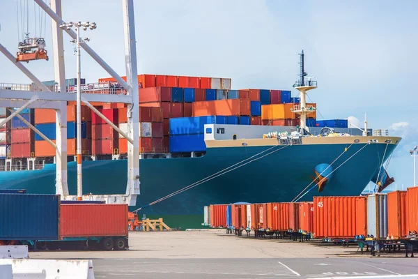 Cargo Ship Loading — Stock Photo, Image